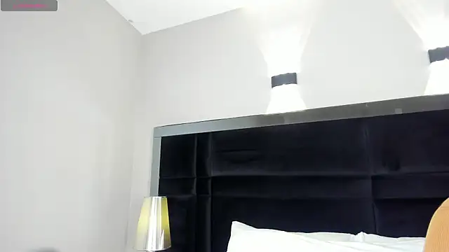 CarolineLee  online show from April 2, 2026, 6:05 pm