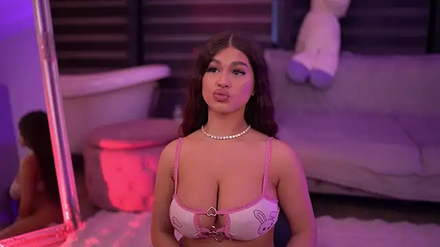 BellaNoirre online show from November 15, 2025, 6:48 pm