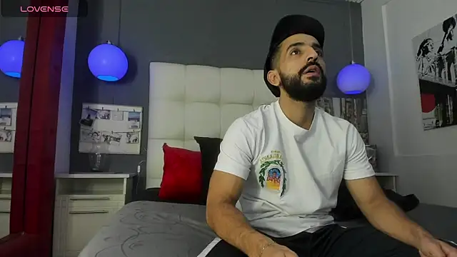 Yiyo10  online show from February 13, 2026, 3:57 am