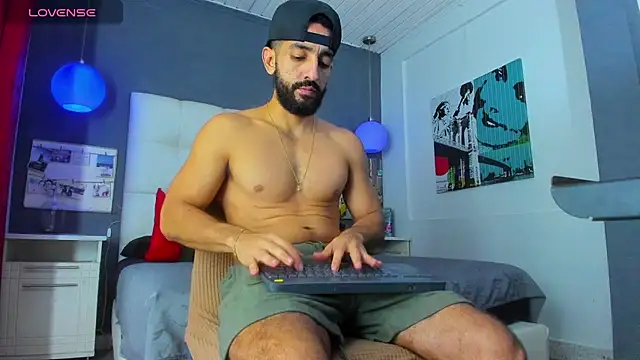 Yiyo10  online show from February 15, 2026, 4:42 am