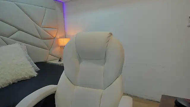 persefone 333 online show from September 19, 2025, 8:09 pm