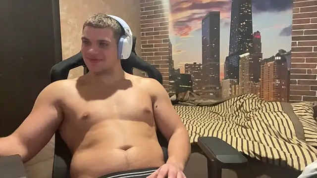 MusclePhantom online show from October 30, 2025, 9:15 pm