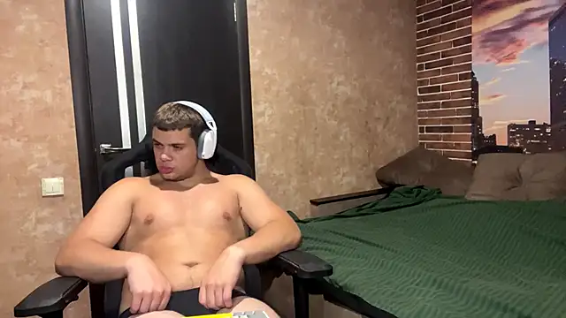 MusclePhantom online show from June 7, 2026, 9:07 pm