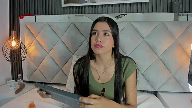 Baby-Rouse  online show from November 18, 2025, 4:22 pm