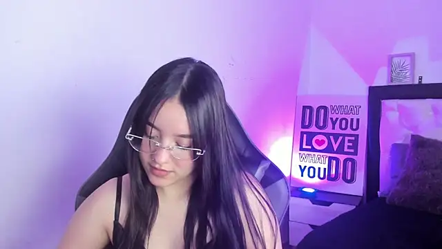 Snapshot of KimGarces chatting on September 17, 2025, 9:05 pm KimGarces online show from September 17, 2025, 9:05 pm