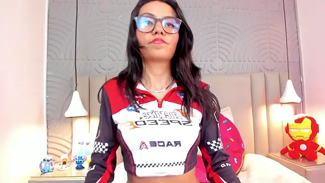 eviegothel  online show from January 7, 2026, 8:44 pm