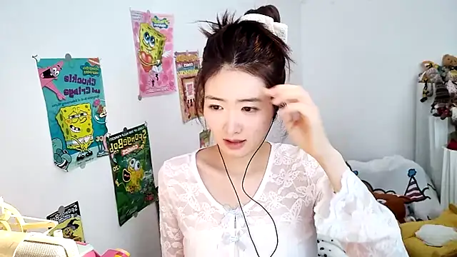 Moonlight-23 online show from October 28, 2025, 7:01 am