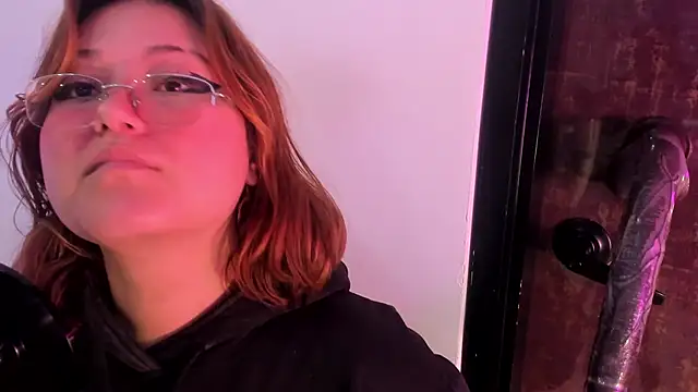 isa grey  online show from September 28, 2025, 9:25 am