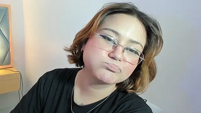 isa grey  online show from November 30, 2025, 12:58 am