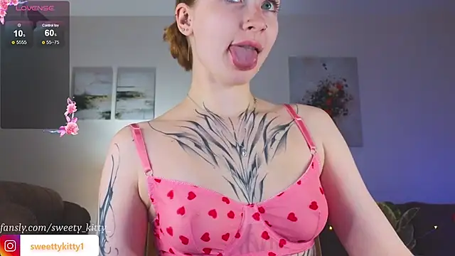 sweettykitty online show from October 21, 2025, 1:34 pm