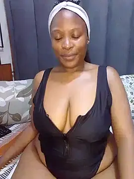 MrsMxx25 online show from October 7, 2025, 10:07 pm