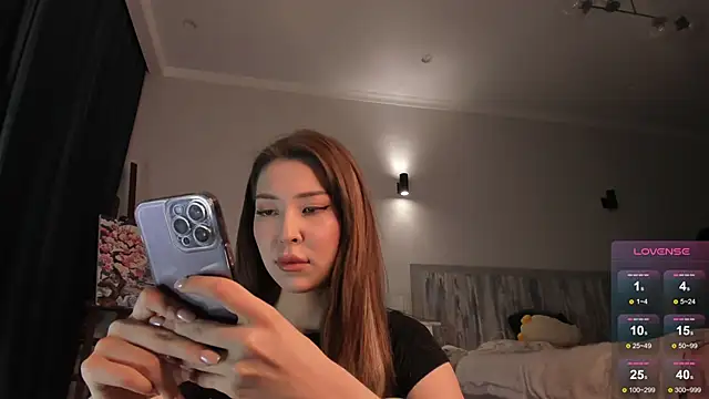 devaivy online show from December 2, 2025, 11:15 am