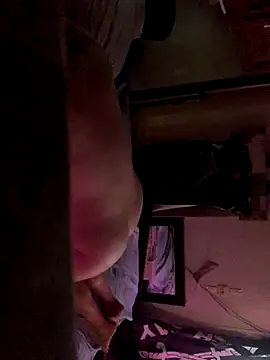 Snapshot of shakeweight chatting on October 10, 2025, 4:11 am shakeweight online show from October 10, 2025, 4:11 am