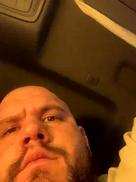 Snapshot of shakeweight chatting on October 25, 2025, 7:27 am shakeweight online show from October 25, 2025, 7:27 am