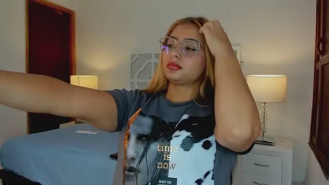 MikaelaStone online show from November 10, 2025, 12:37 pm