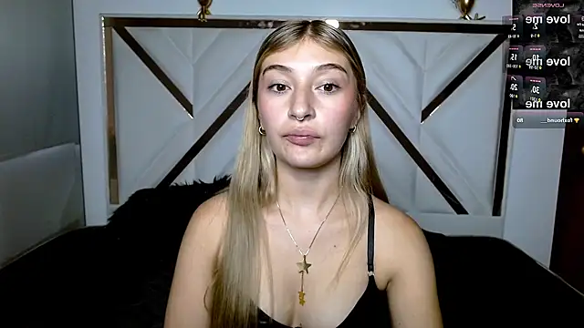 SophiaaLee online show from February 13, 2026, 10:39 pm