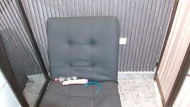 Thalia 220 online show from December 19, 2025, 12:45 pm