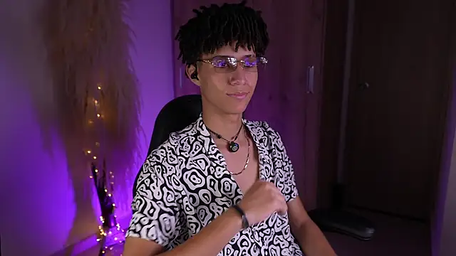 Afro god  online show from May 31, 2026, 3:04 am