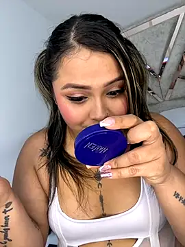 ashley-swift- online show from November 11, 2025, 7:08 am