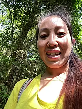 Huong-Ly online show from October 30, 2025, 1:29 am