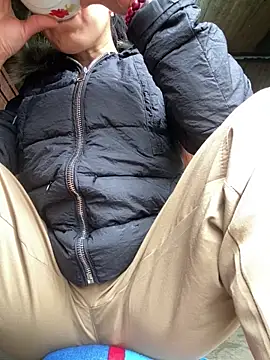 Huong-Ly online show from December 17, 2025, 2:39 am