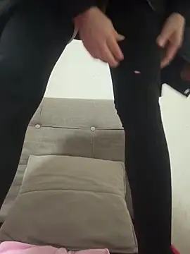 Snapshot of crhong666 chatting on February 3, 2026, 12:42 am crhong666 online show from February 3, 2026, 12:42 am