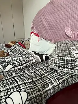 Snapshot of crhong666 chatting on February 21, 2026, 12:55 am crhong666 online show from February 21, 2026, 12:55 am