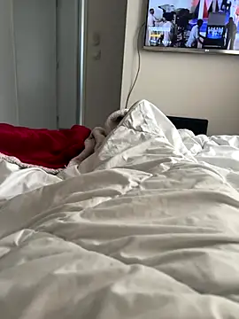 Snapshot of LesAmantsAE2 chatting on October 16, 2025, 6:47 am LesAmantsAE2 online show from October 16, 2025, 6:47 am