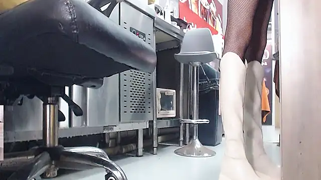 Eileen-L online show from October 8, 2025, 2:20 am