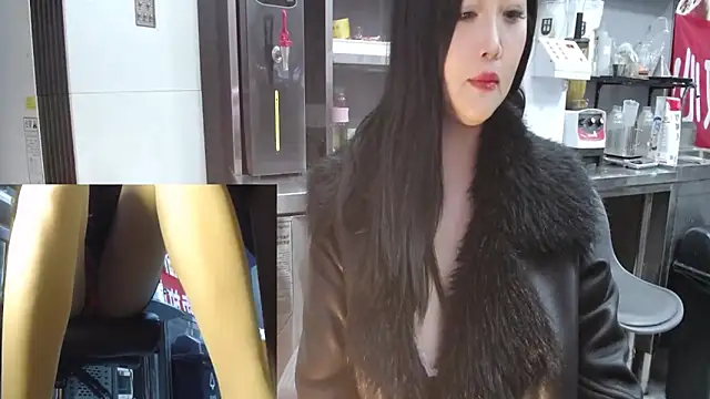 Eileen-L online show from November 28, 2025, 2:36 am