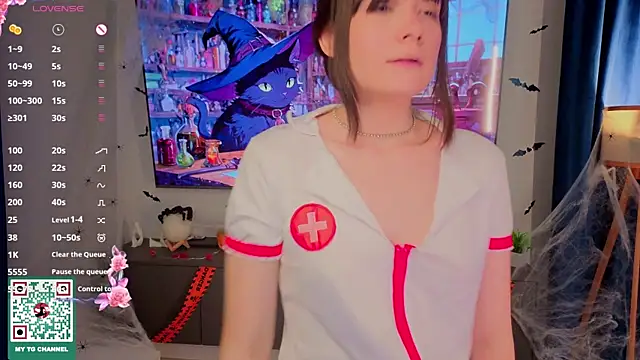 Honeey Beee online show from October 31, 2025, 7:48 pm