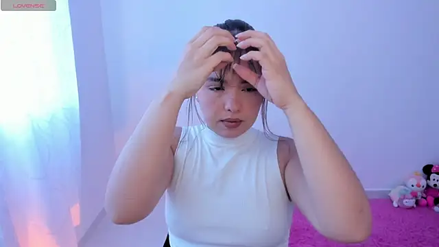 Alana Banana  online show from December 3, 2025, 2:04 pm