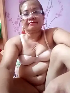 vickyhot1966 online show from October 3, 2025, 9:01 pm