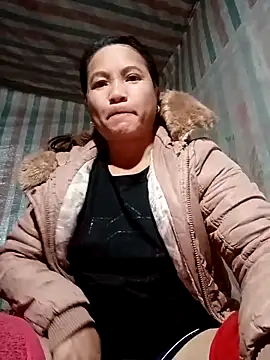 Snapshot of Love-Mama33 chatting on November 24, 2025, 11:43 am Love-Mama33 online show from November 24, 2025, 11:43 am