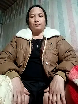 Snapshot of Love-Mama33 chatting on February 1, 2026, 12:37 pm Love-Mama33 online show from February 1, 2026, 12:37 pm