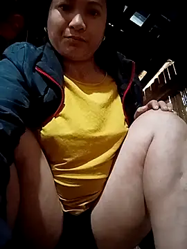 Snapshot of Love-Mama33 chatting on February 5, 2026, 2:05 am Love-Mama33 online show from February 5, 2026, 2:05 am