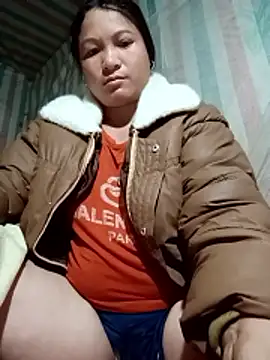 Snapshot of Love-Mama33 chatting on February 18, 2026, 11:33 pm Love-Mama33 online show from February 18, 2026, 11:33 pm