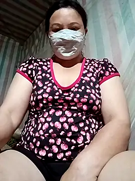 Snapshot of Love-Mama33 chatting on February 25, 2026, 12:48 pm Love-Mama33 online show from February 25, 2026, 12:48 pm