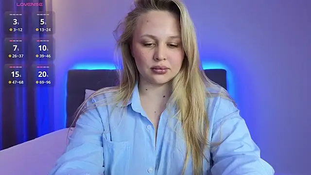 Snapshot of Estella_Elwood chatting on October 6, 2025, 4:15 pm Estella Elwood online show from October 6, 2025, 4:15 pm