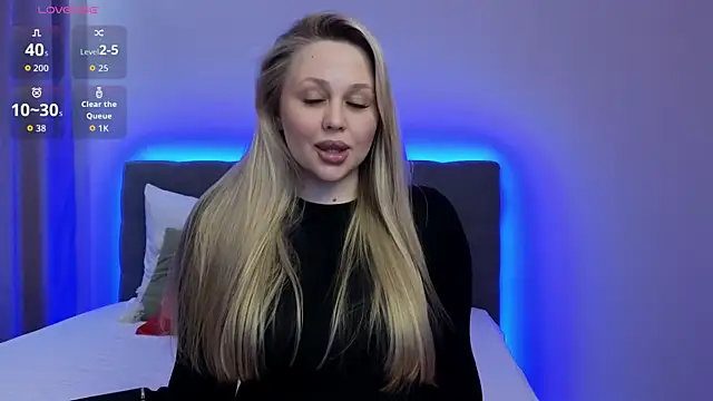 Snapshot of Estella_Elwood chatting on October 18, 2025, 4:30 pm Estella Elwood online show from October 18, 2025, 4:30 pm