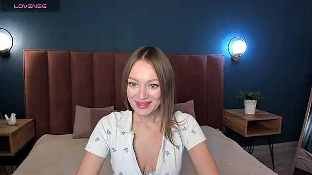 EvelynPoole online show from September 19, 2025, 1:29 am