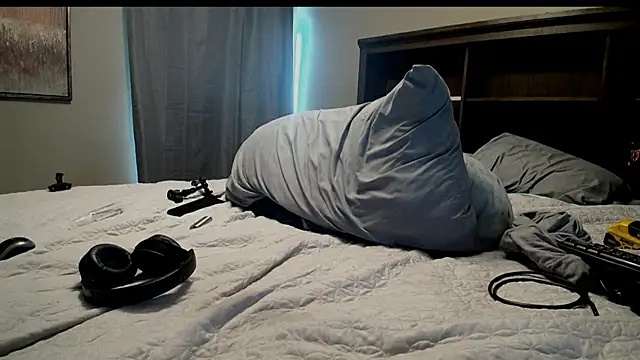 LeeCox online show from December 30, 2024, 11:06 pm