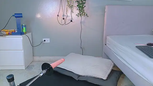 Nickifox   online show from January 13, 2026, 9:20 pm