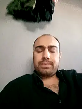 Aliii1657 online show from May 10, 2026, 3:39 pm