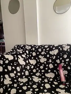 Zara Bel online show from October 24, 2025, 6:37 pm