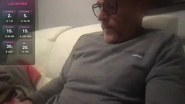 Axl hot online show from October 10, 2025, 7:57 pm