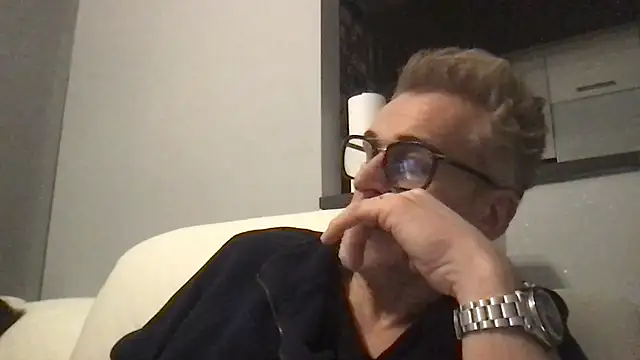 Axl hot online show from February 5, 2026, 12:26 am