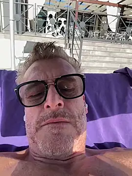 Axl hot online show from May 26, 2026, 3:52 pm