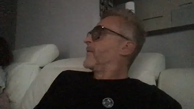 Axl hot online show from May 28, 2026, 6:27 pm