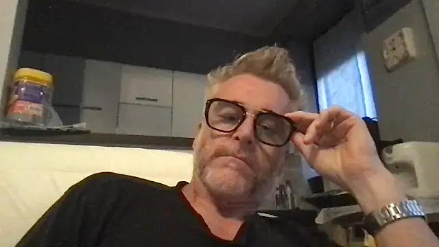 Axl hot online show from June 5, 2026, 7:08 pm